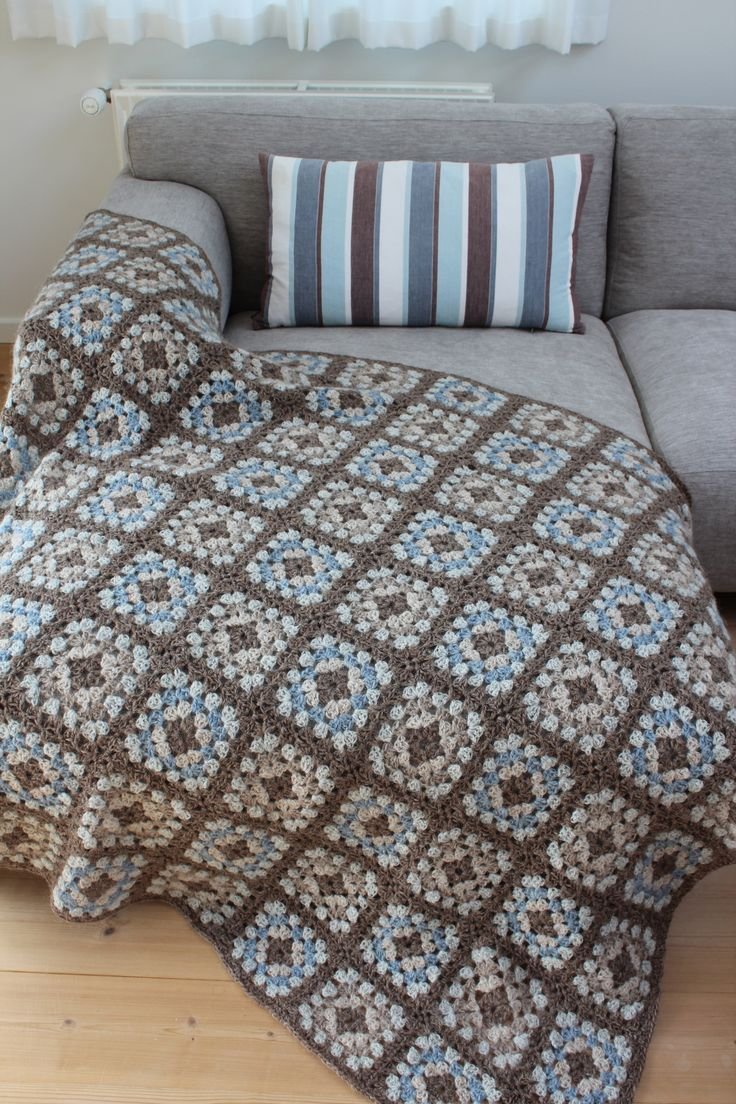 Вязаное покрывало на диван