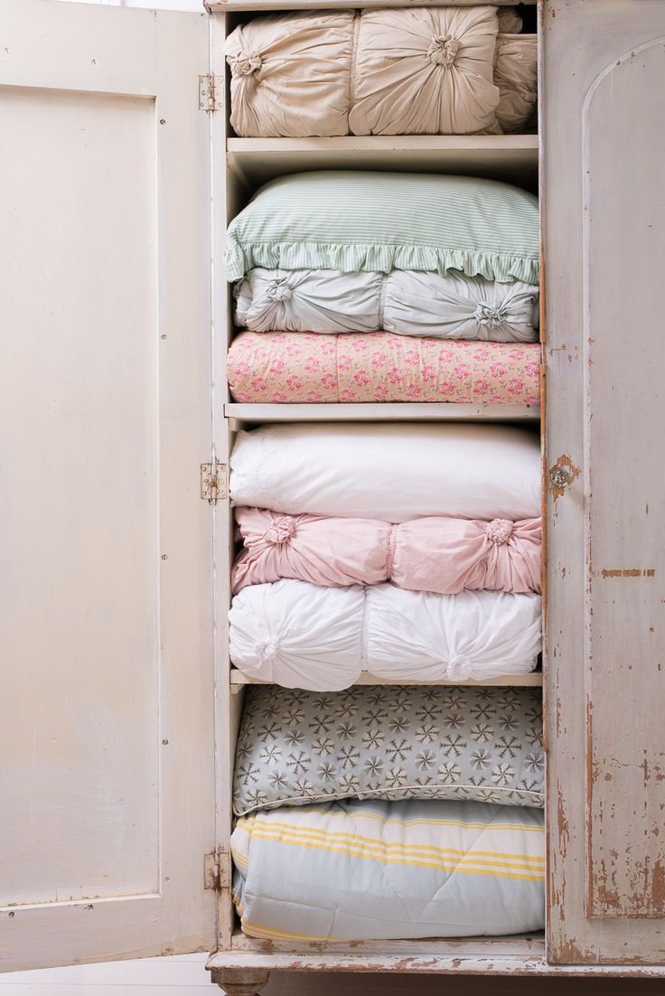 Шкаф для подушек и одеял