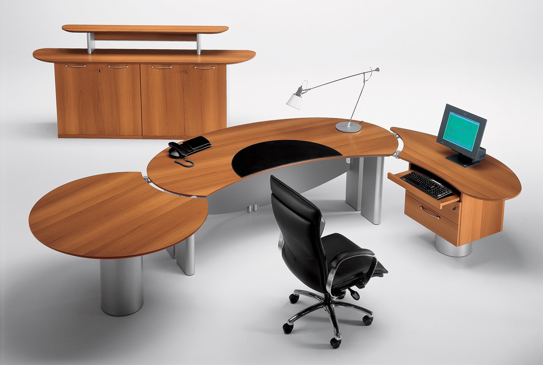 Столик для офиса. Стол для офиса. Полукруглый компьютерный стол. Необычные столы для офиса. Стол полукруглый офисный.