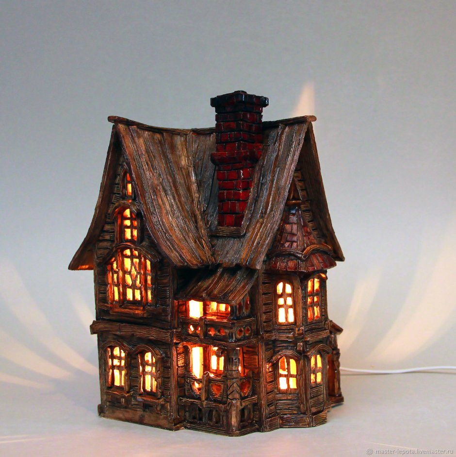 Деревянный домик ночник