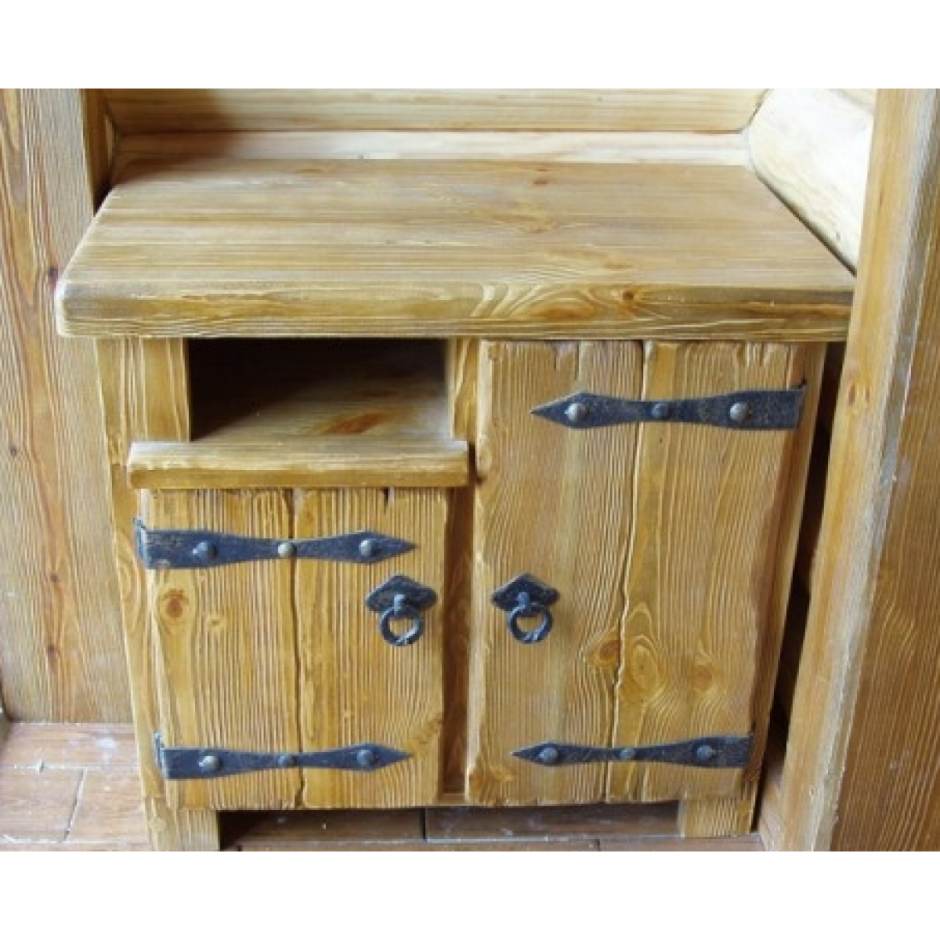 Шкаф деревянный под старину