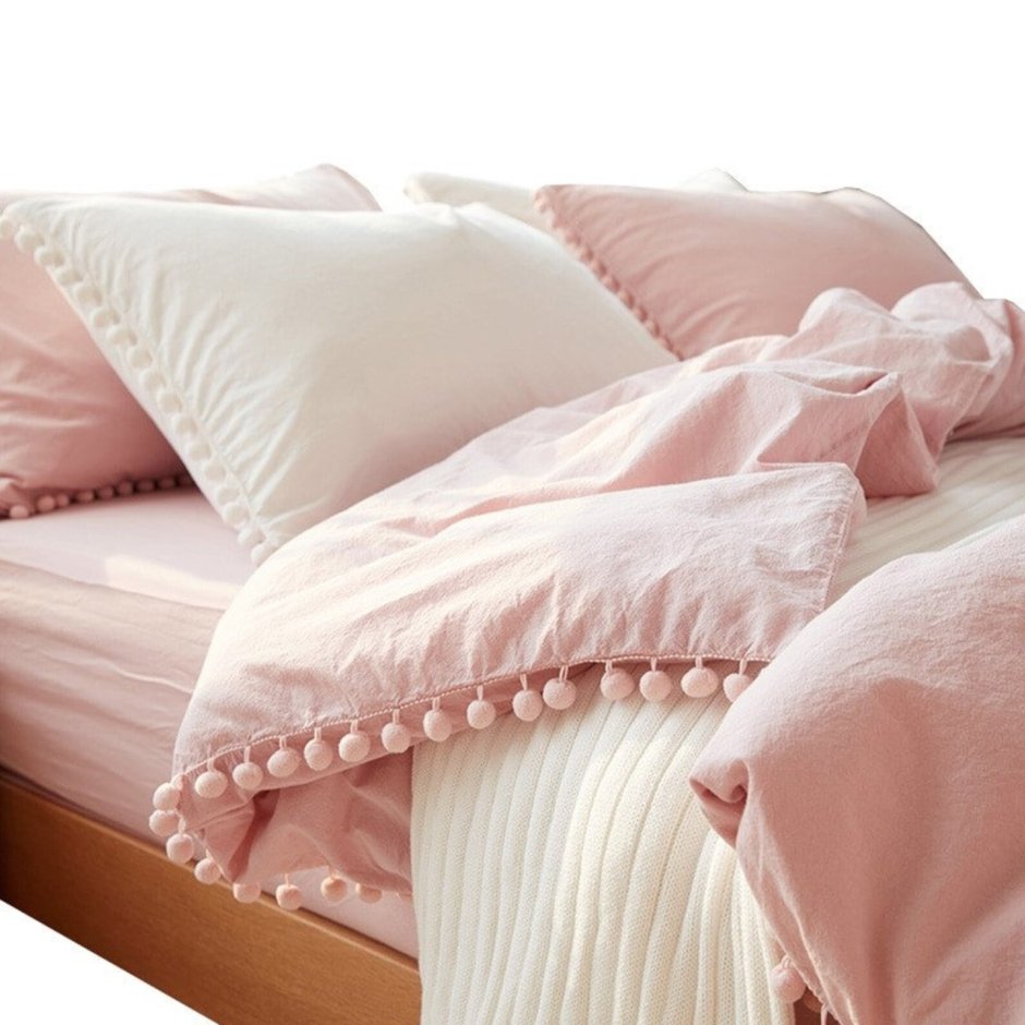 С постельным бельем розовый