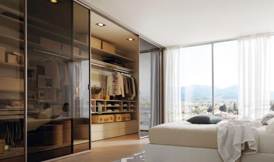 Спальня с панорамными окнами и гардеробной