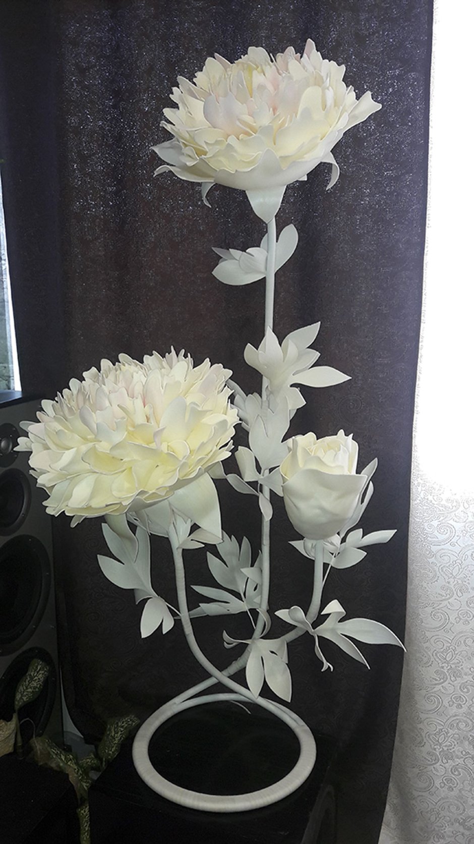 Цветы в вазе в интерьере