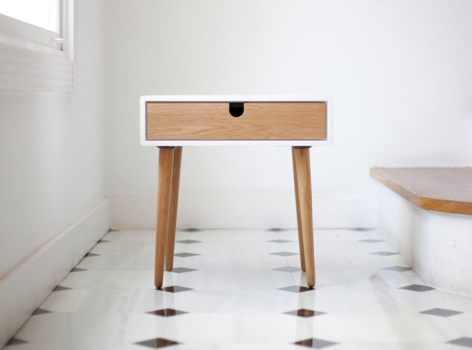 Прикроватный столик в скандинавском стиле