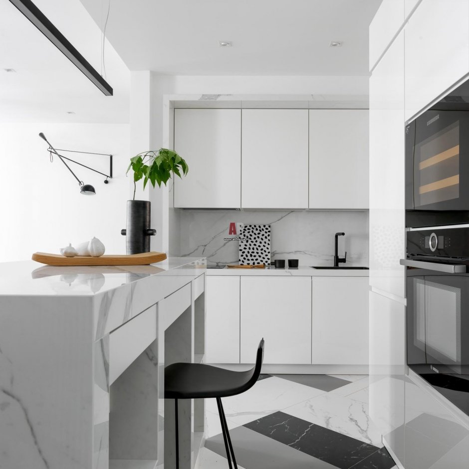 Белая глянцевая кухня в современном стиле
