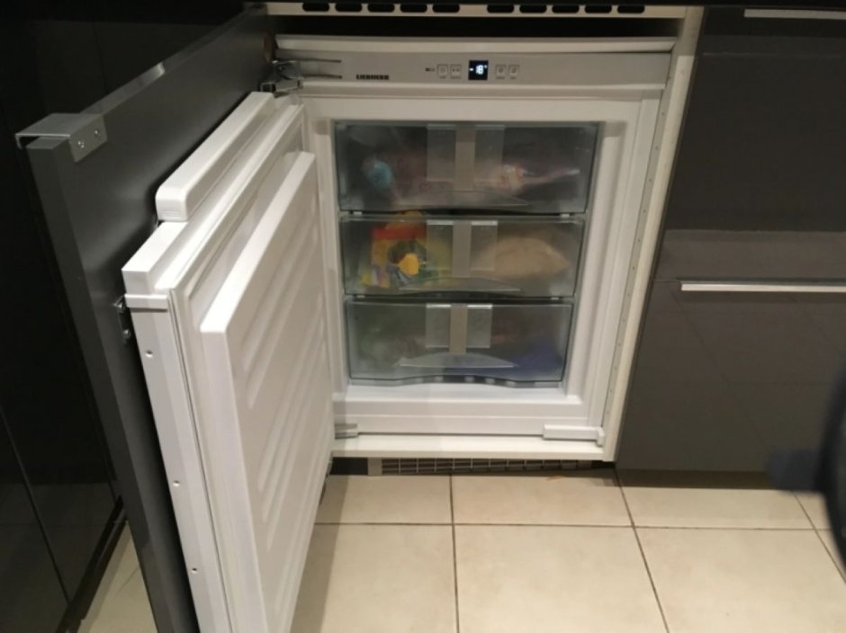 Винный шкаф Refrigerator Ark 0010v