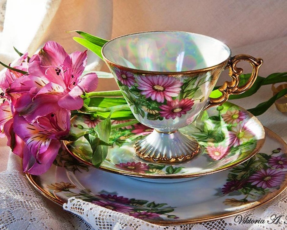 Натюрморт с чайной посудой в цвете