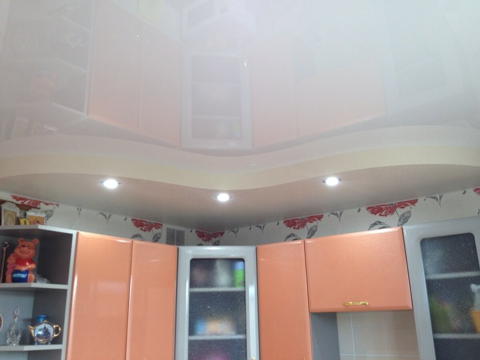 Натяжные потолки 2х уровневые на кухню