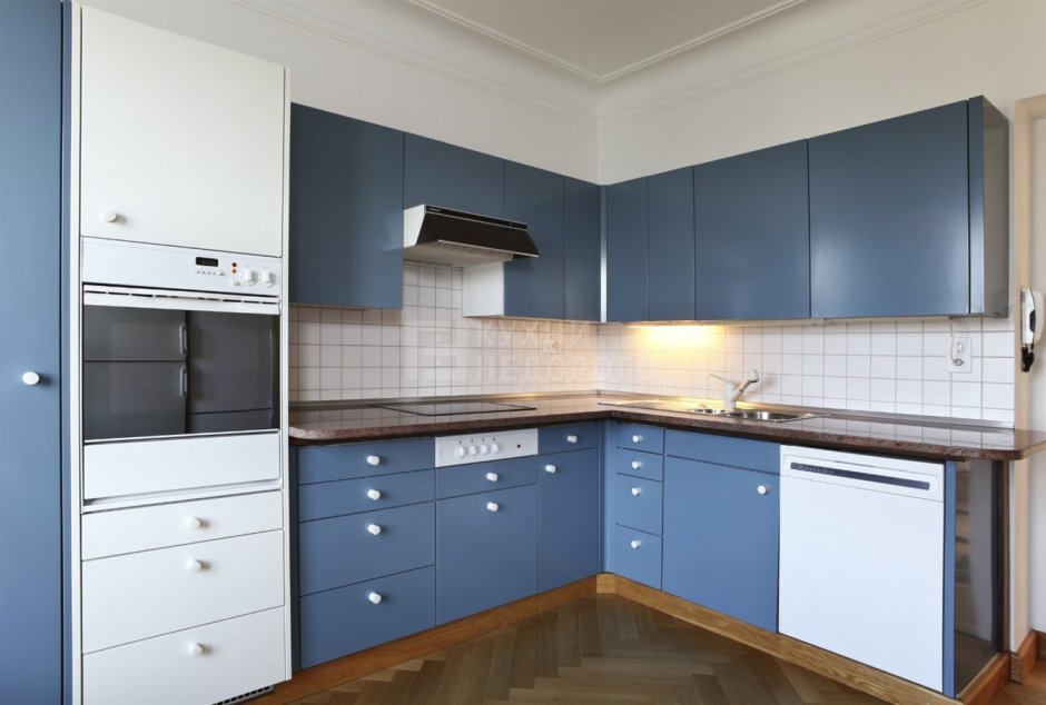 Кухня синяя матовая