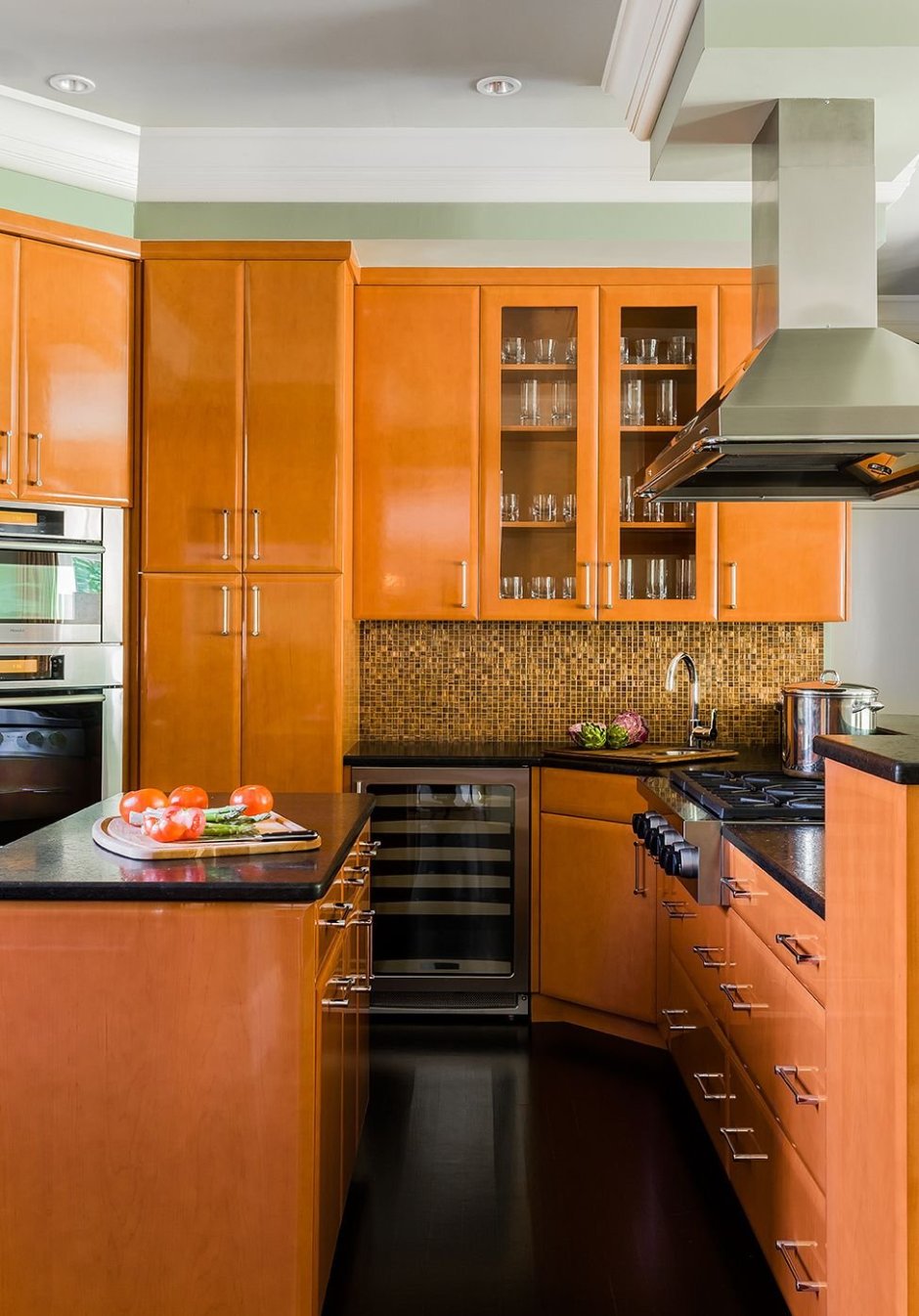Оранжевая кухня 2022