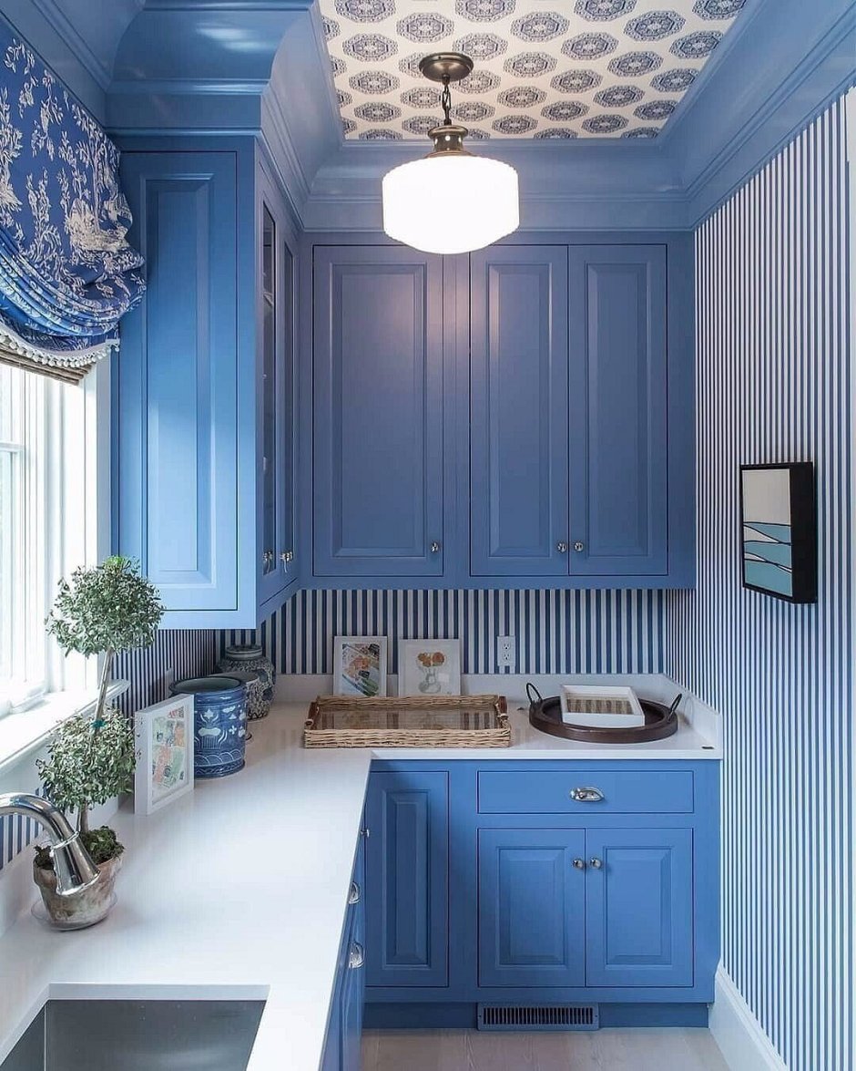 Кухня в бело синих тонах