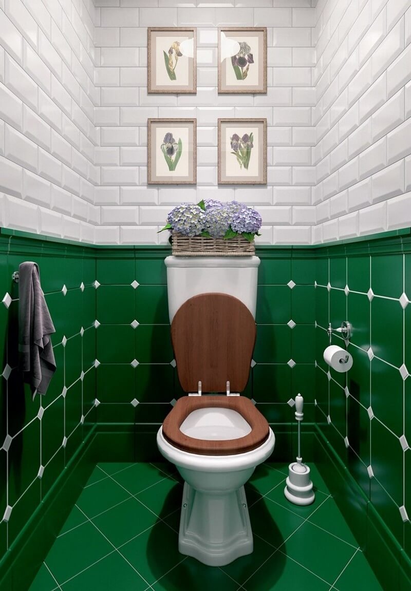 Туалет с зеленой плиткой