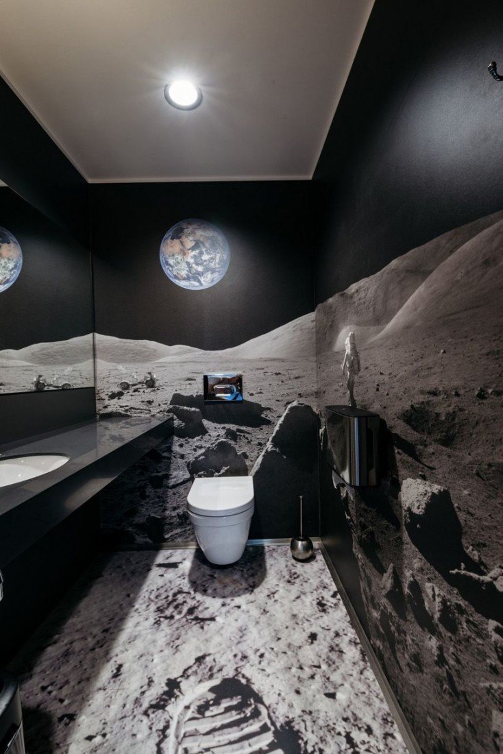 Туалет в космическом стиле