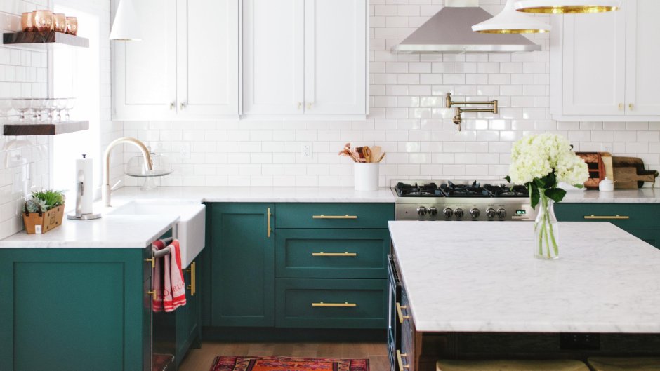Кухонный гарнитур в скандинавском стиле зеленый