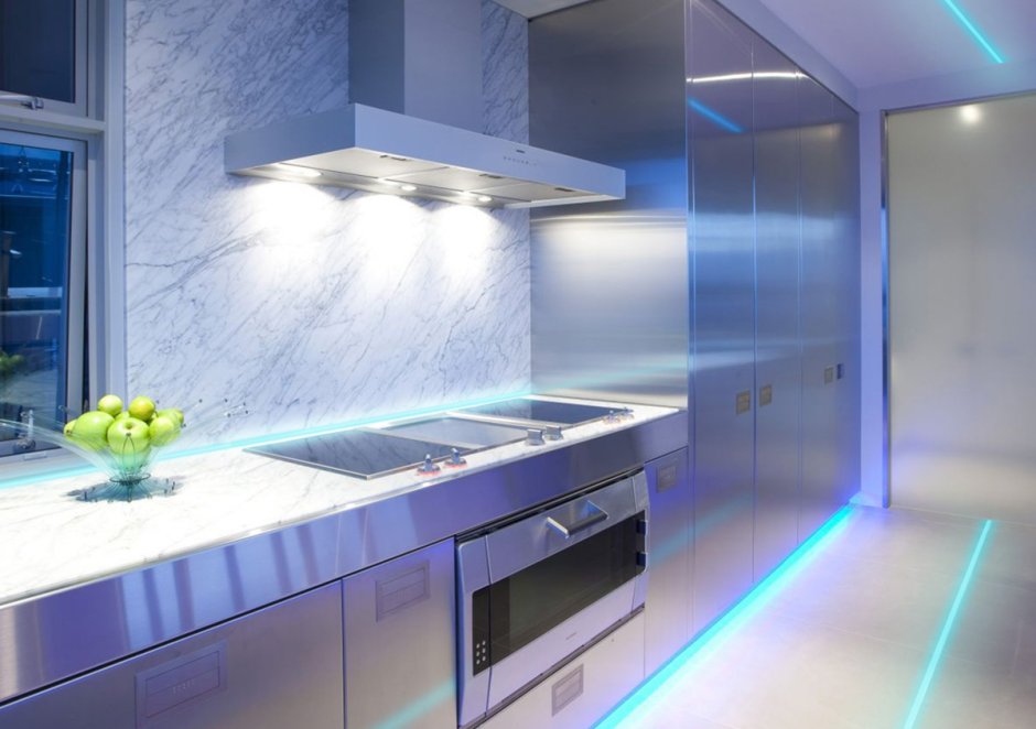 Синяя подсветка на кухне