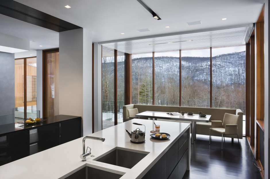 Планировка кухни гостиной с панорамными окнами