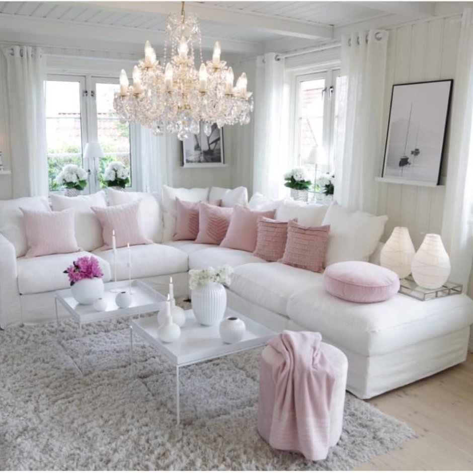 Бело розовая гостиная