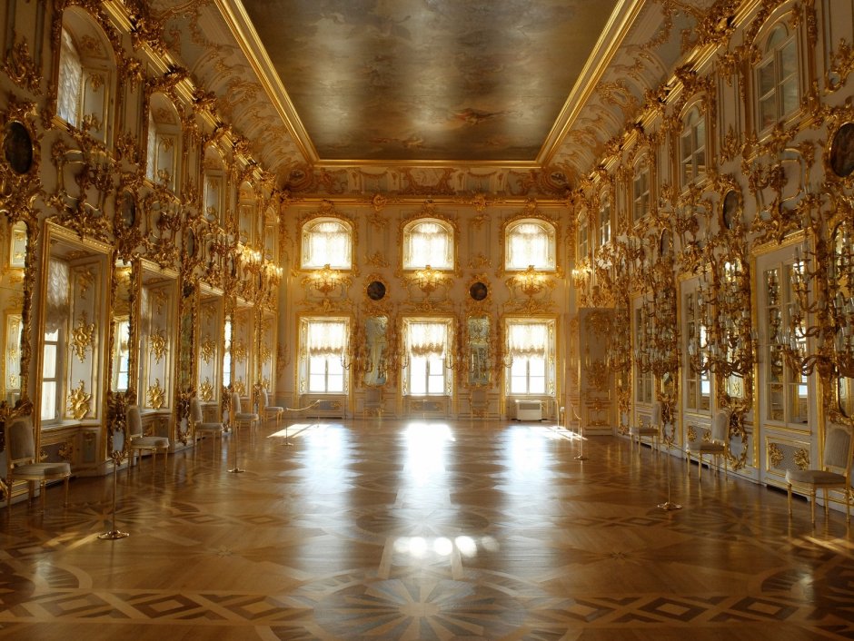 Танцевальный зал Петергофского дворца