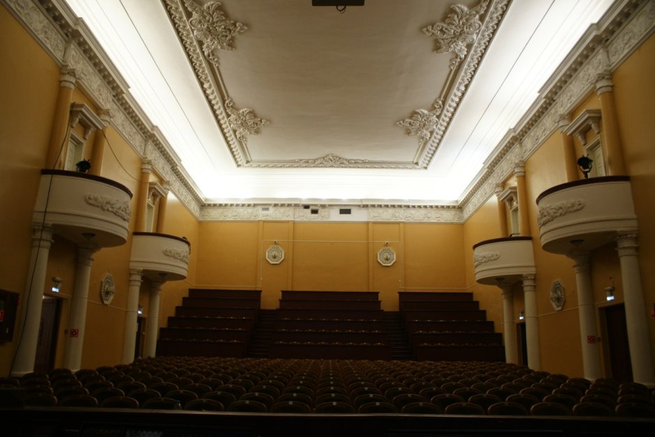 Театрально-концертный зал ЦДКЖ большой зал