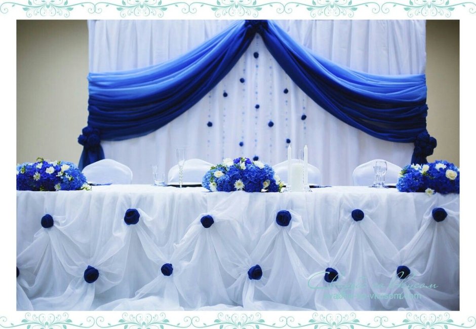 Бело голубое украшение зала