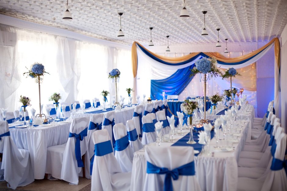Украшение свадебного зала в синем цвете