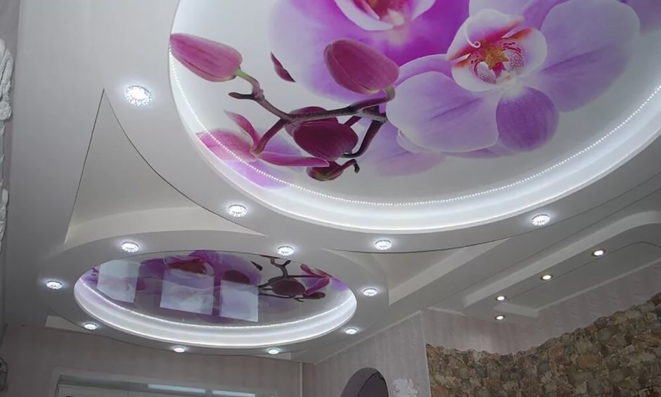 Натяжной потолок с орхидеей