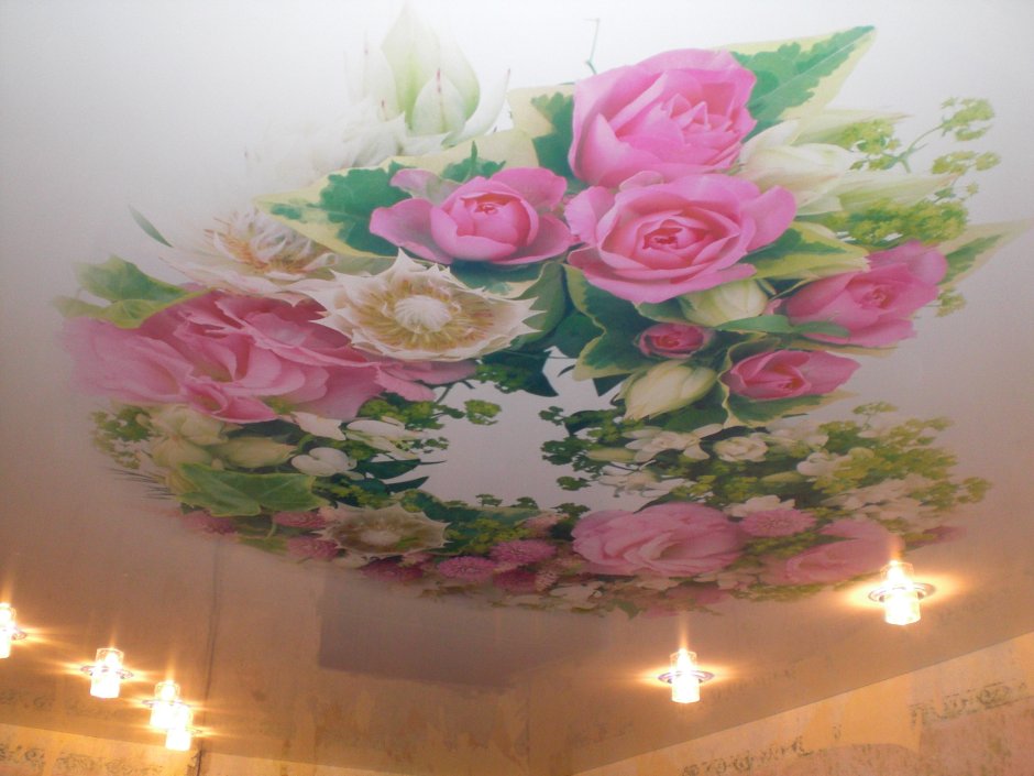 Фотопечать на потолке цветы