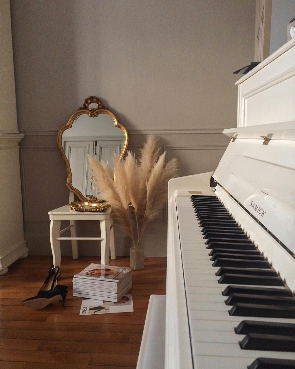Комната с фортепиано