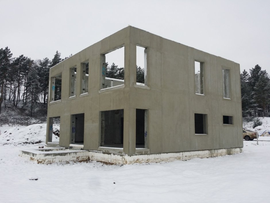 Дом из бетонных панелей