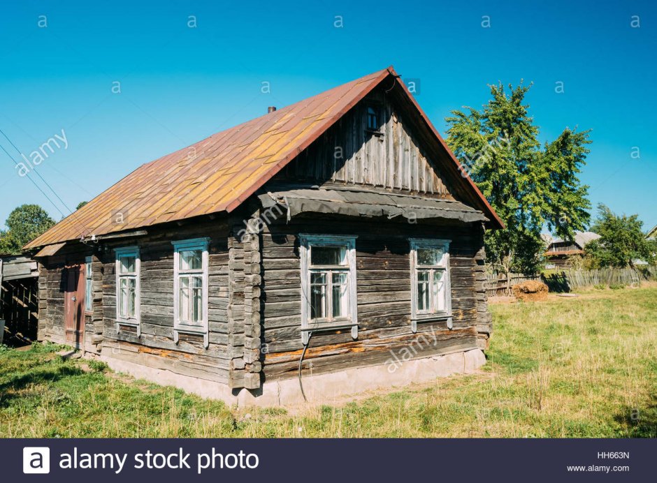 Старый деревянный дом в Беларуси