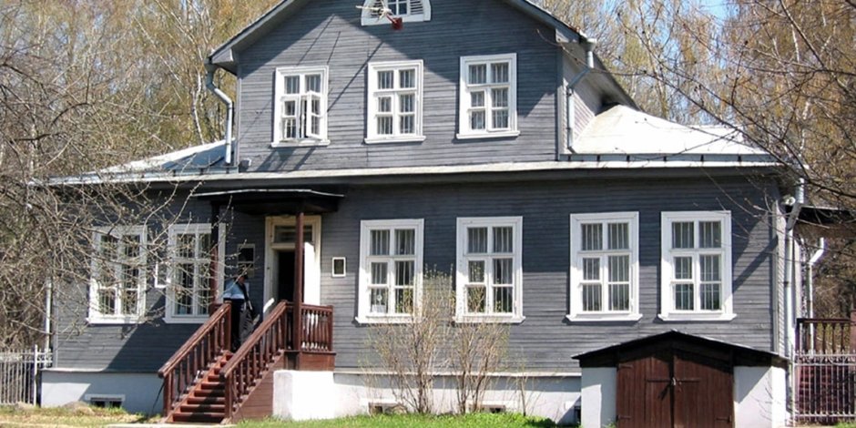 Деревянный дом-музей Паустовского – «серая дача» в Кузьминках.