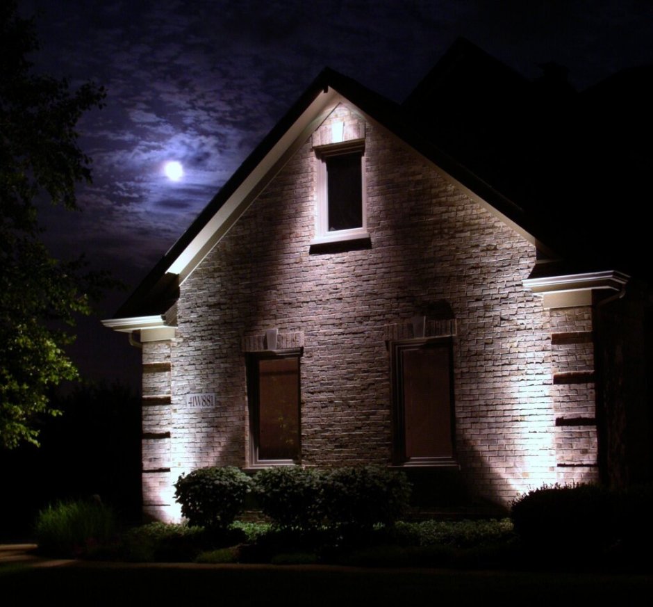 Подсветка фасадов загородных домов