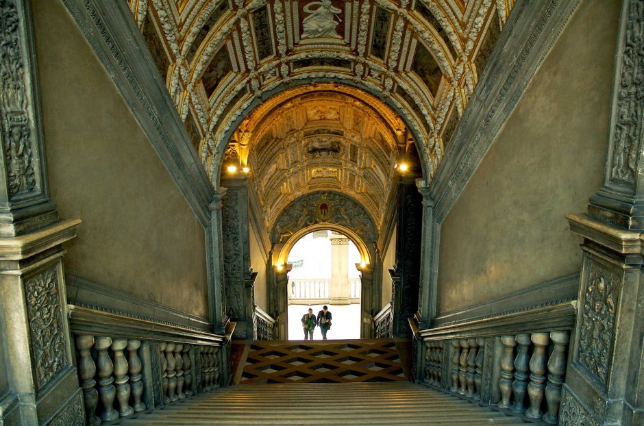 Золотая лестница дворец дожей в Венеции