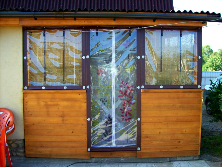 Полиэтиленовые шторы для веранды