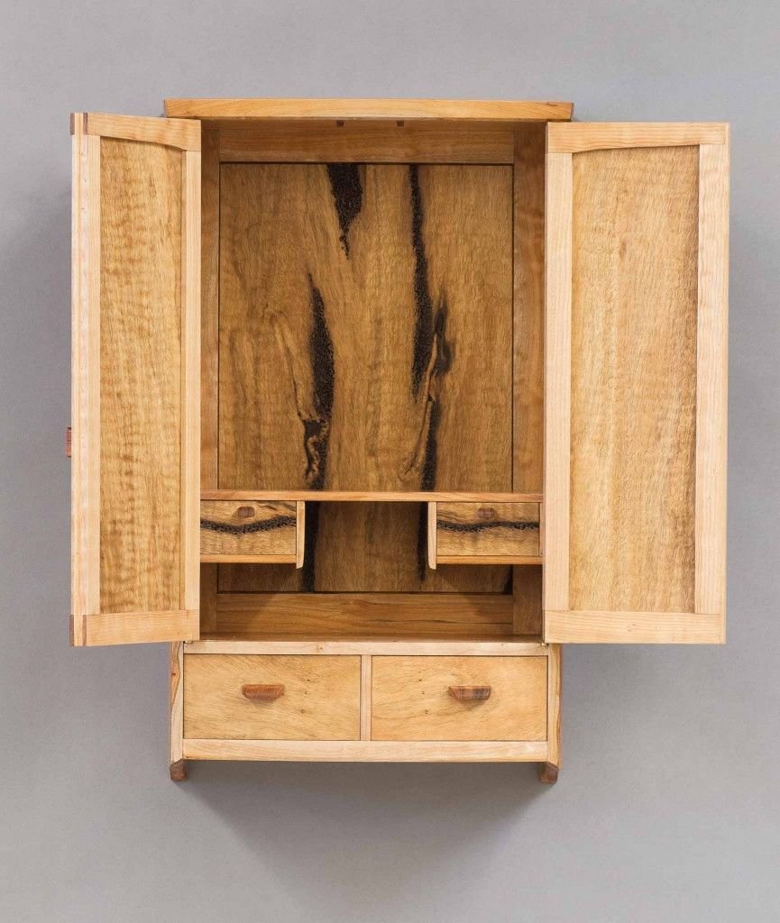 Шкафчик настенный деревянный
