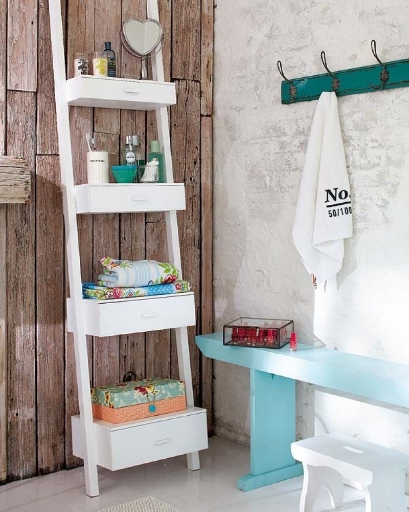 Лестница полка в ванную