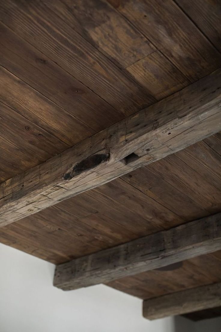 Старый деревянный потолок