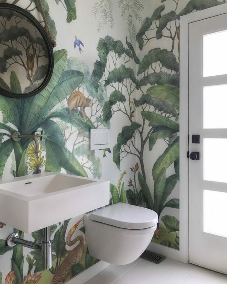 Туалет в тропическом стиле