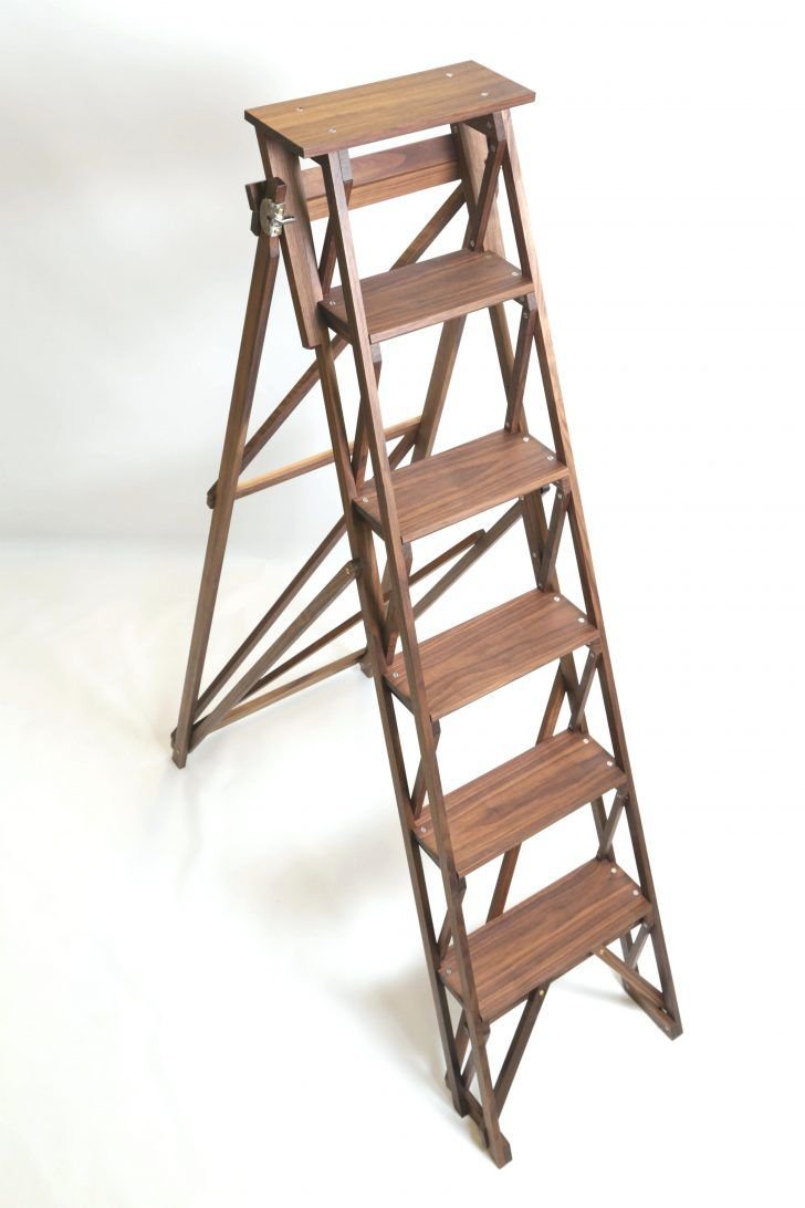 Деревянная складная лестница