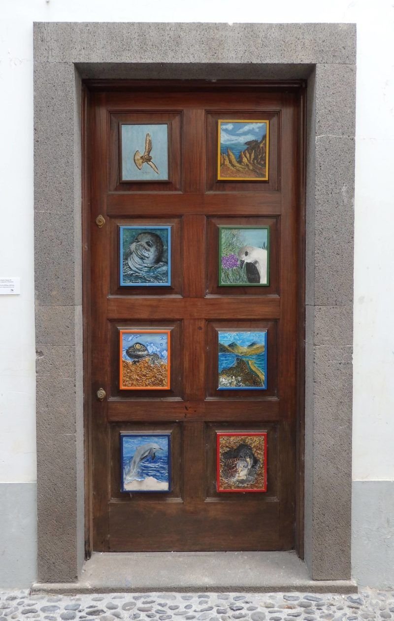 Разрисованная дверь