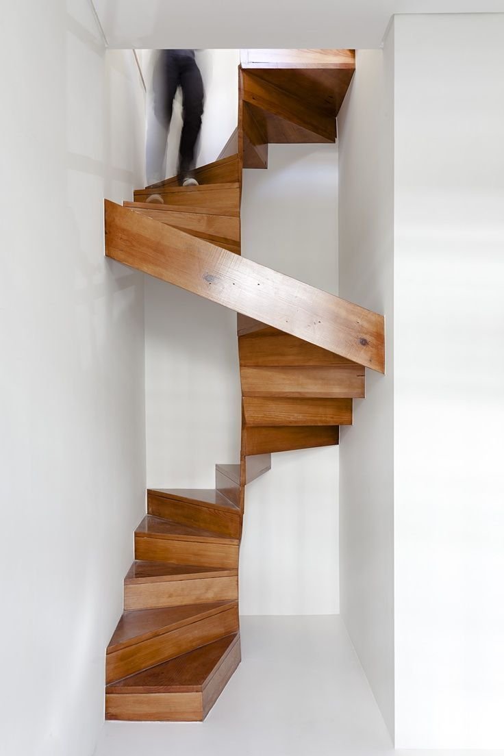 Винтовая лестница из металла konstrukciy