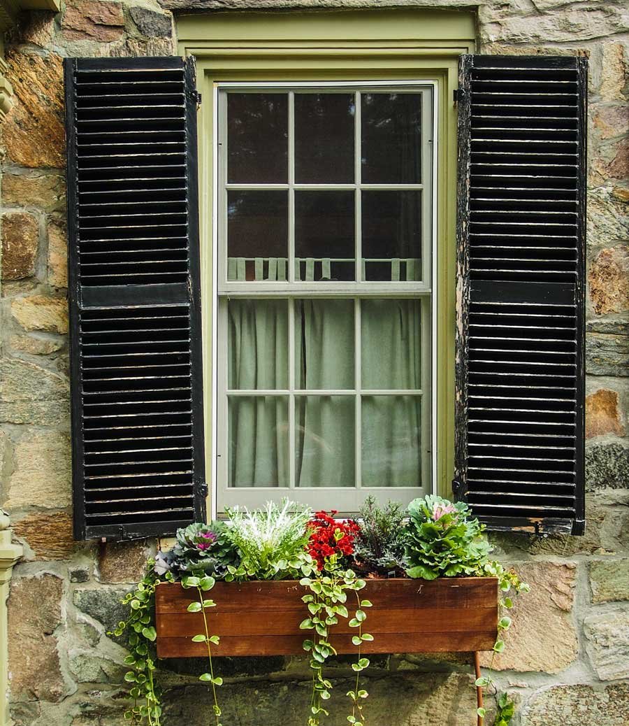 Окно со ставнями