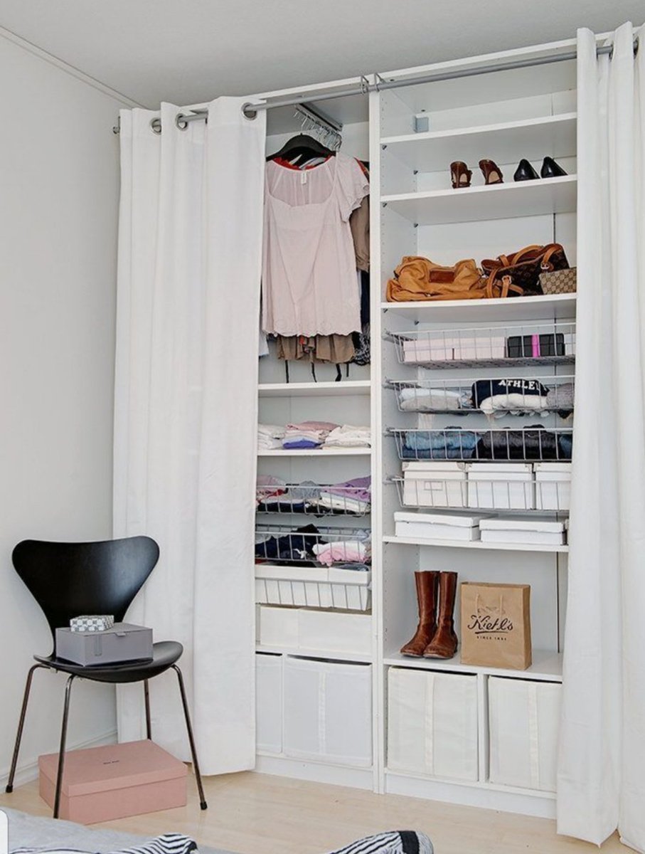 Гардеробная с занавеской