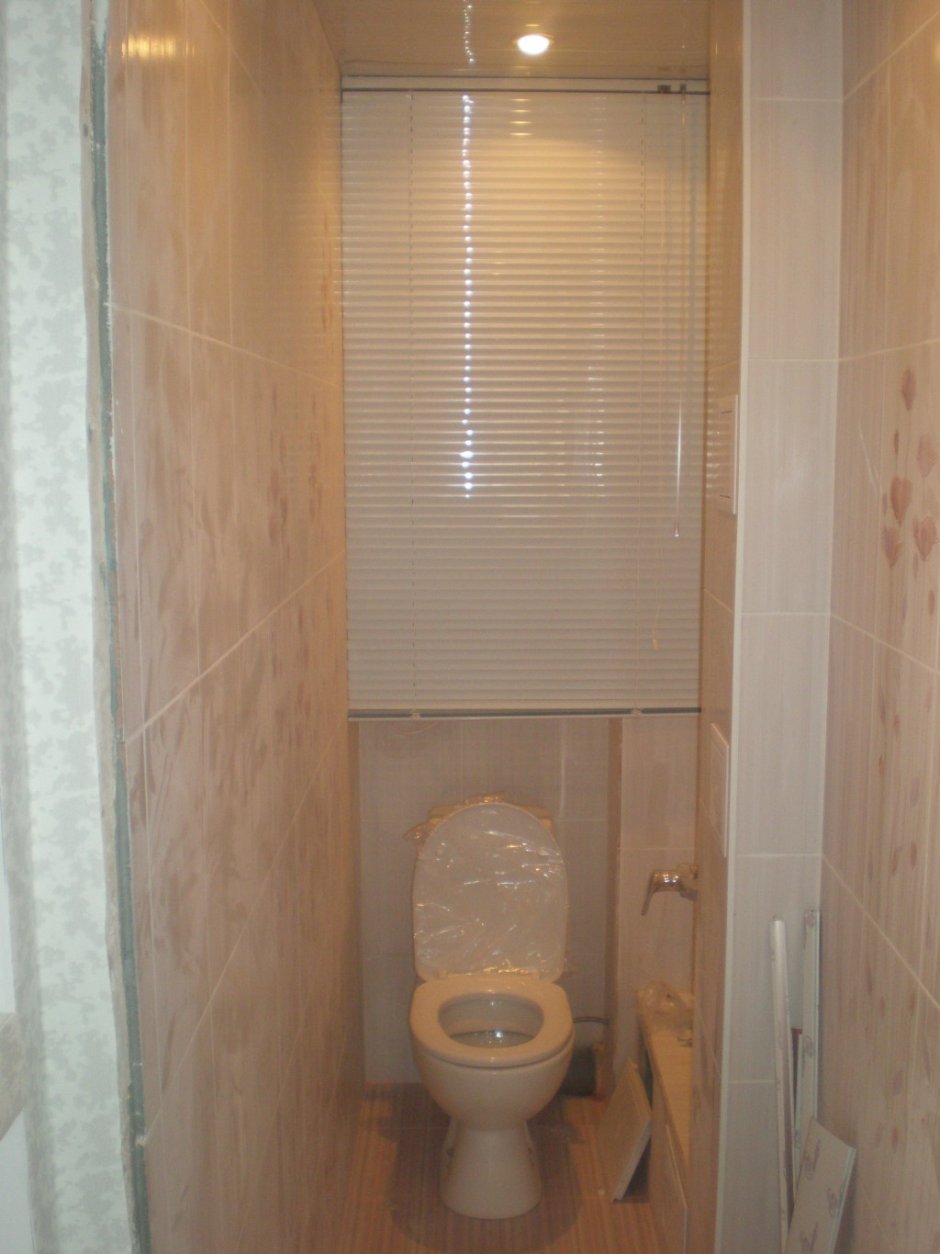 Жалюзи на стену в туалете