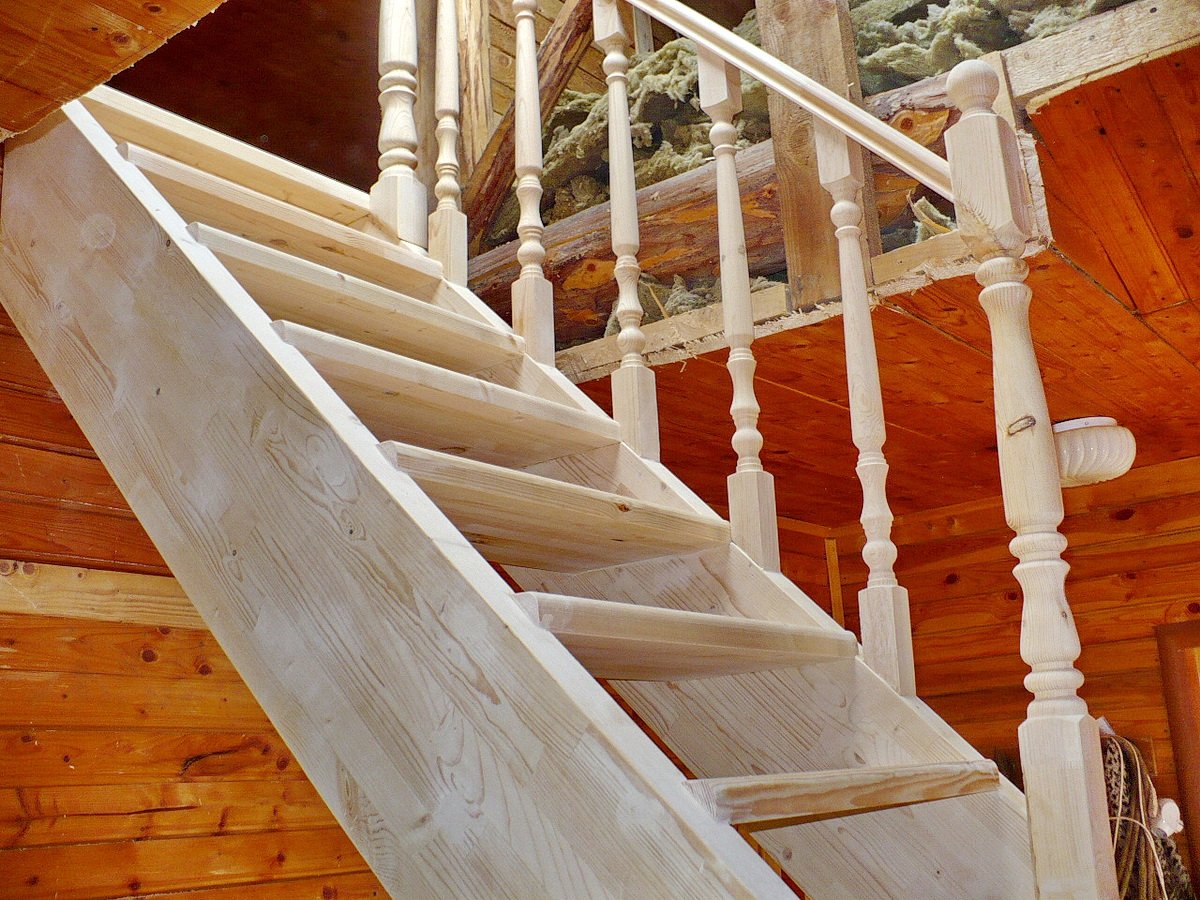 Построить лестницу своими руками. Деревянная лестница. Тетива для лестницы. Лестница деревянная на второй. Лестница деревянная на второй этаж.