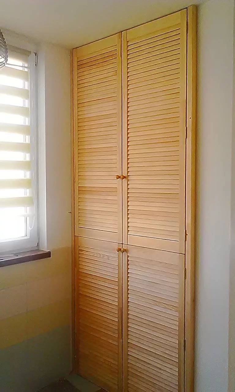 Жалюзийная дверь в кладовку