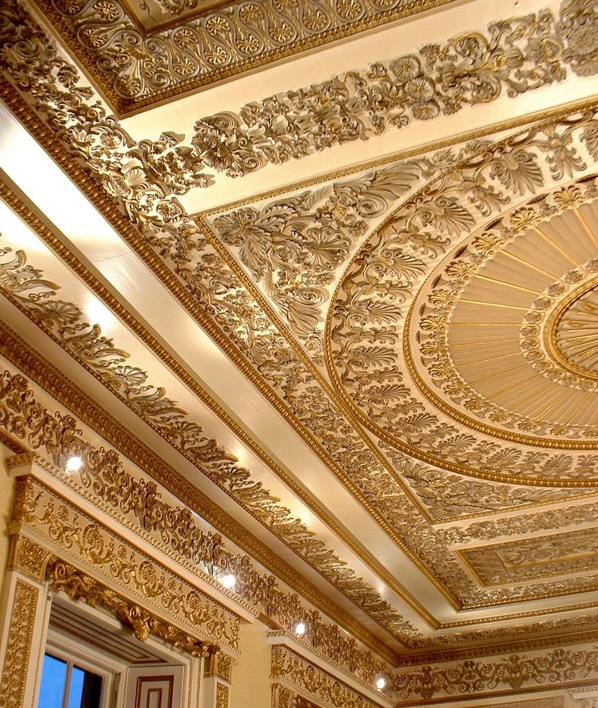 Золотые потолки Версаче
