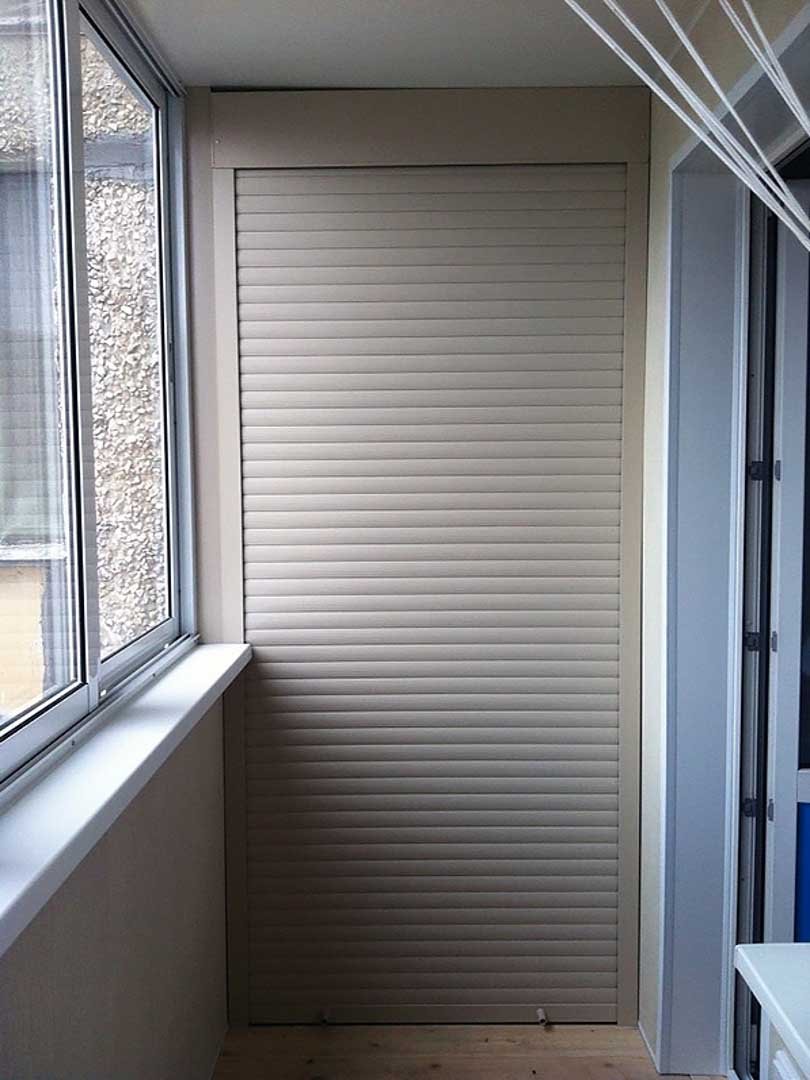 Шкаф на балкон с рольставнями