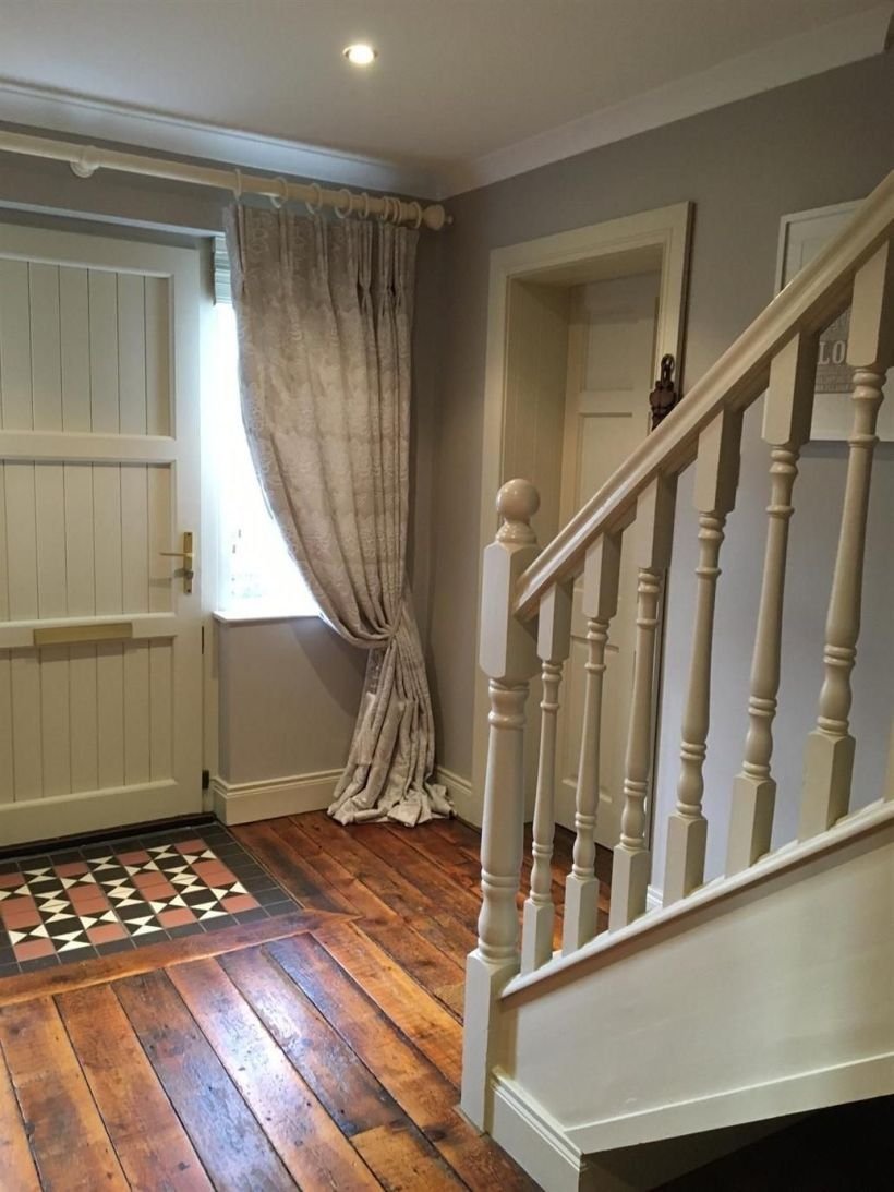 Шторы в прихожую в частном доме